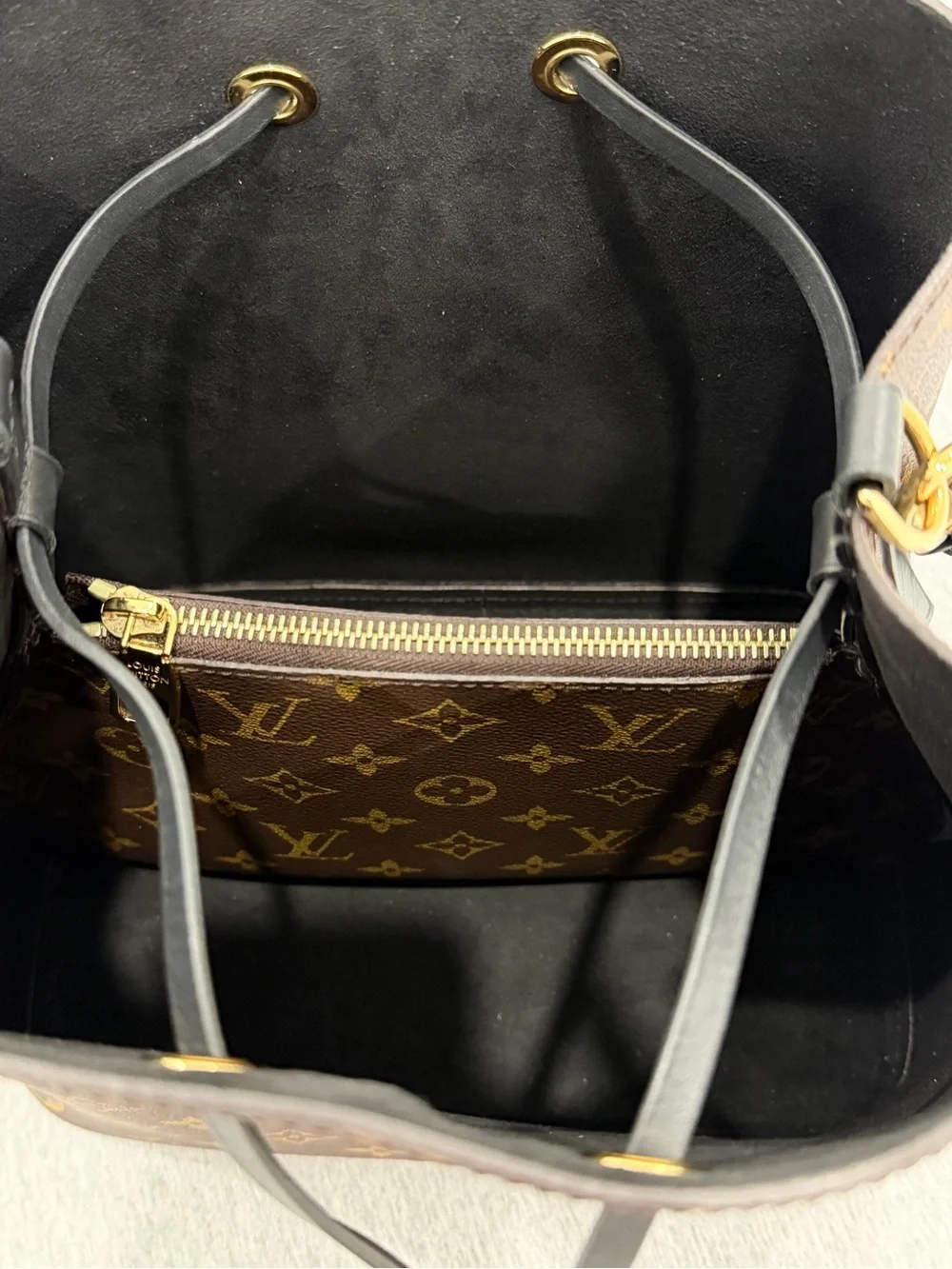 NEO NOE MM Louis Vuitton Monogram Canvas Bucket Shoulder Bag in Brown and Gold
